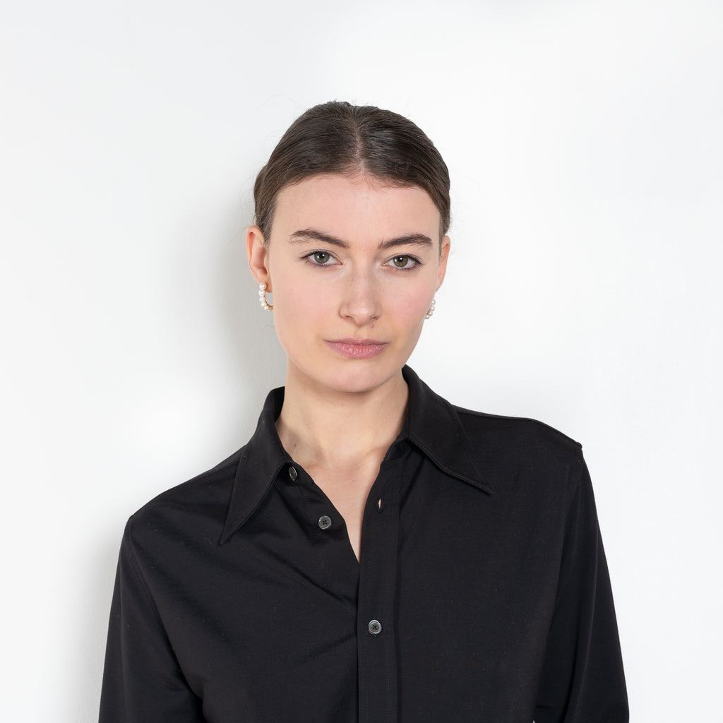 The Slim Buttondown Shirt by 6397 is a fitted shirt in a soft jersey fabric with a pointed collar