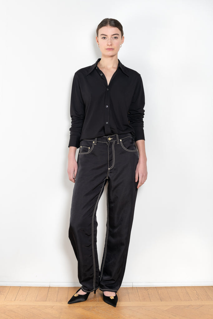 The Slim Buttondown Shirt by 6397 is a fitted shirt in a soft jersey fabric with a pointed collar