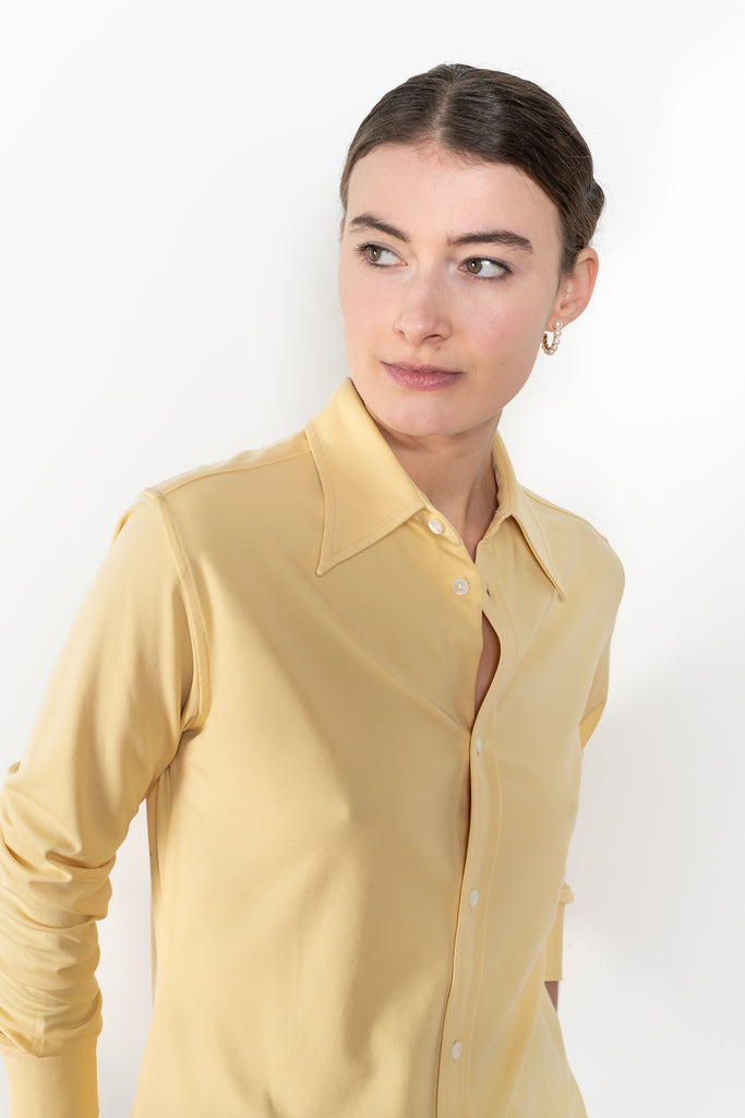 The Slim Buttondown Shirt by 6397 is a fitted shirt in a soft jersey fabric with a pointed collar