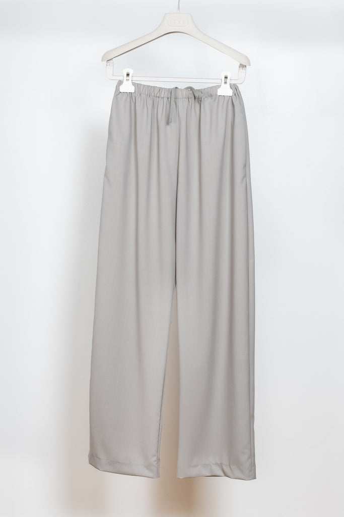 The Full Leg Pull-on Pant by 6397 is a refined trouser in a summer lightweight wool with a relaxed fit