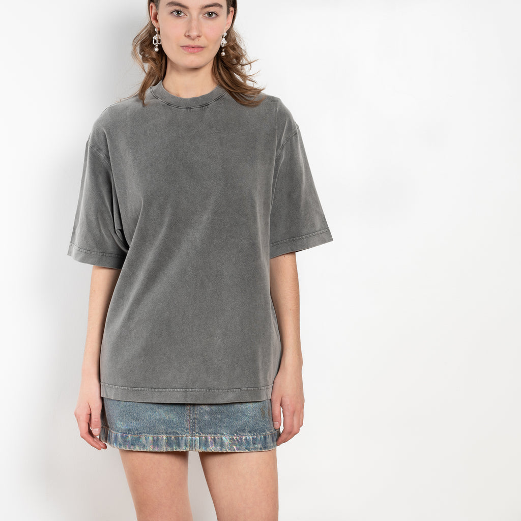 The Relaxed Crew Neck Tee by Acne Studios is cut to a relaxed unisex fit. Detailed with an Acne Studios rubber patch on the back