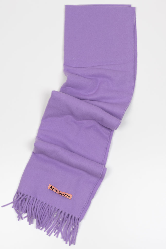 The Fringe Wool Scarf Narrow by Acne Studios bubble is detailed with a pink Acne Studios label and crafted from midweight wool