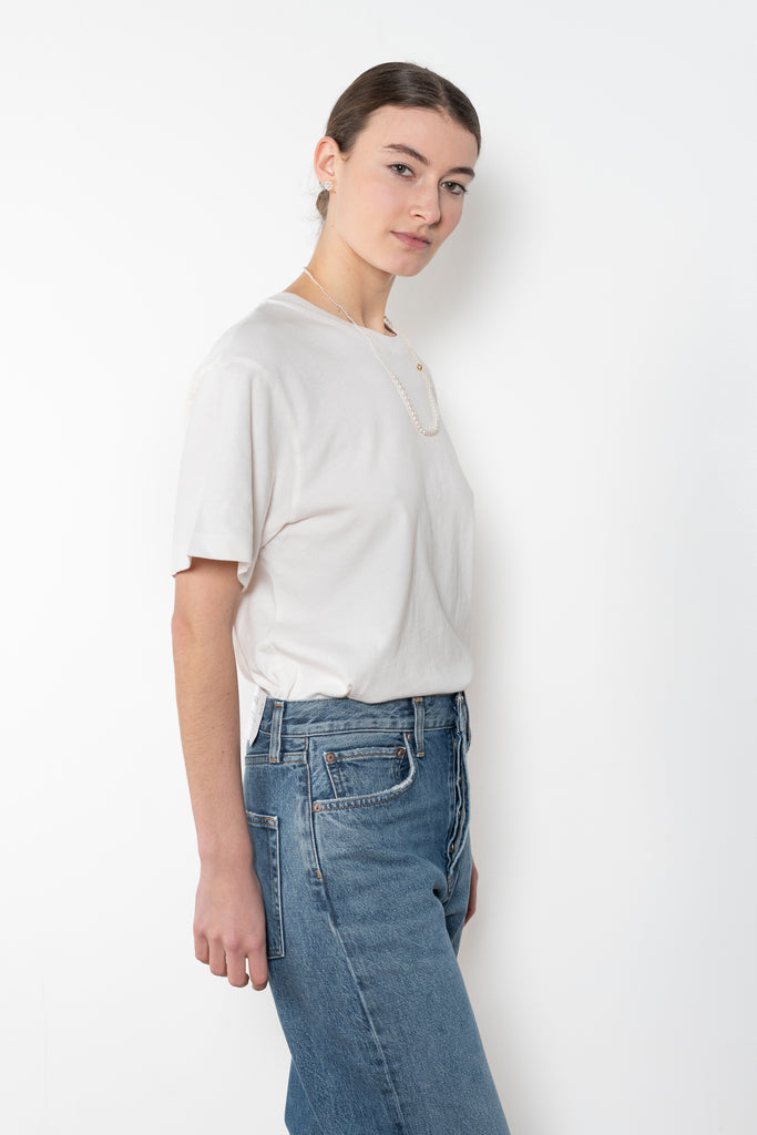 The Kelly Jeans by AGOLDE is a mid waist full length jeans with a straight leg and a flattering square cut top block