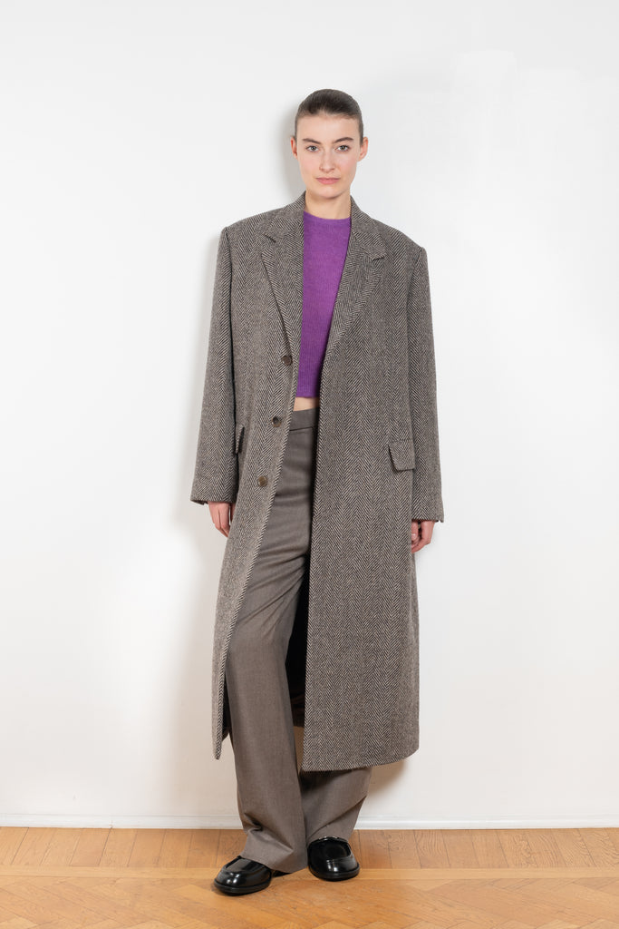 The Chesterfield Coat by Auralee is a lightweight and elegant tweed coat characterized by the crisp texture of British wool and the luxurious, voluminous fibers of alpaca