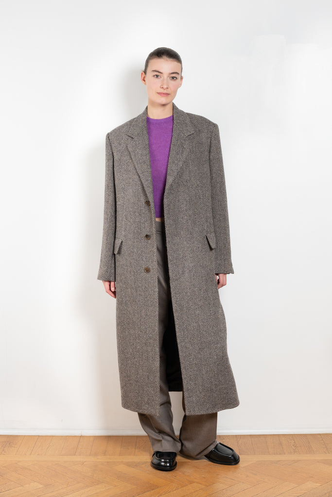 The Chesterfield Coat by Auralee is a lightweight and elegant tweed coat characterized by the crisp texture of British wool and the luxurious, voluminous fibers of alpaca