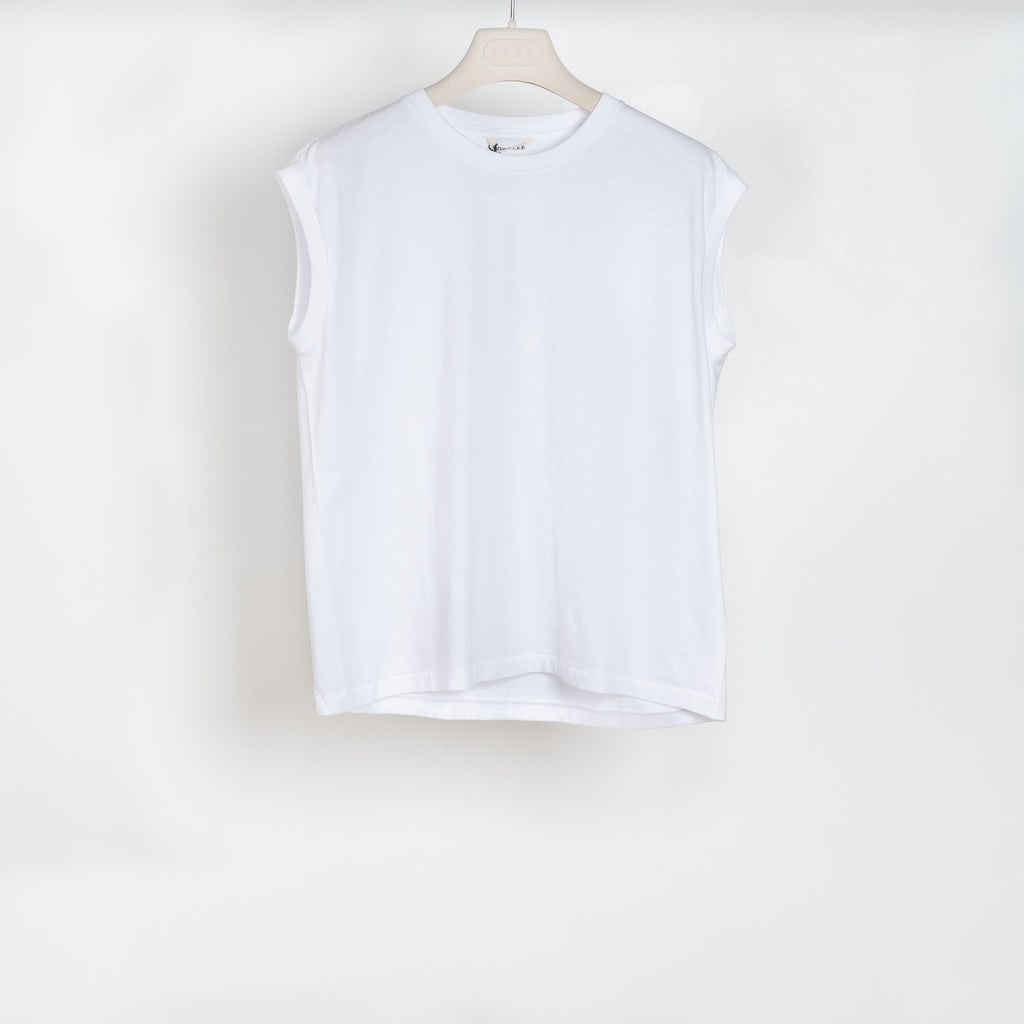 &nbsp;The Crewneck Tee by Auralee is a sleeveless&nbsp; Tshirt with a crewneck in a high quality cotton