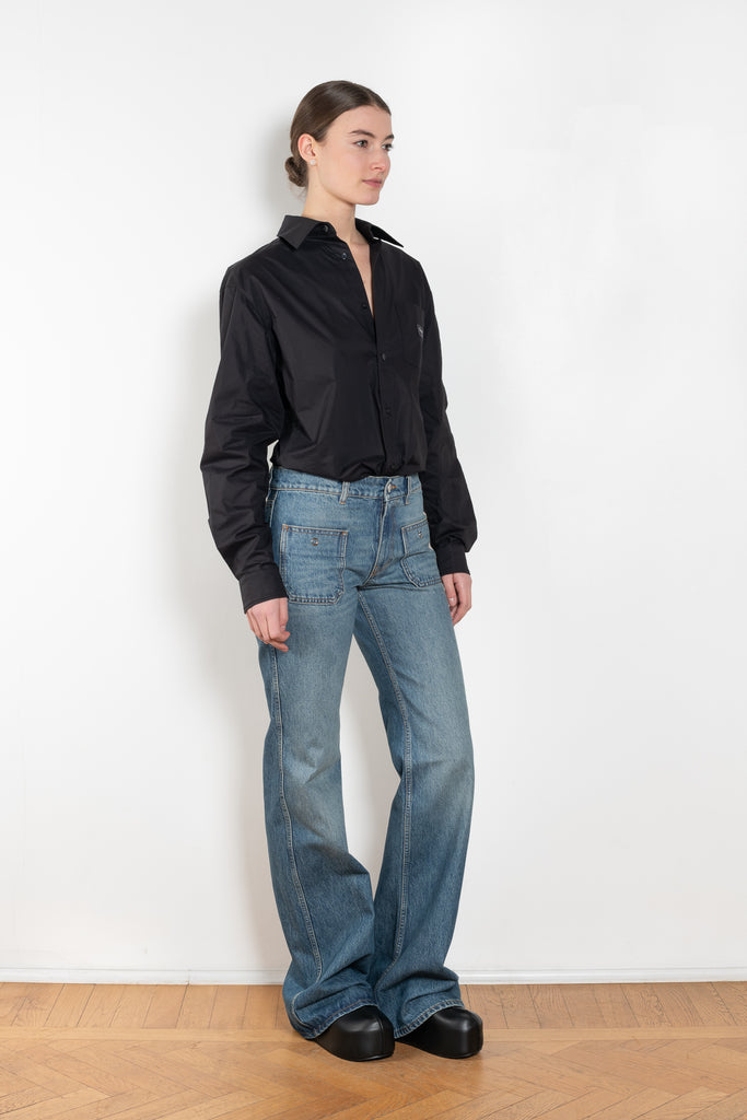 The 4PKT Straight Leg Denim by Coperni is a mid rise jeans with a fitted upper, 4 pockets and a straight leg