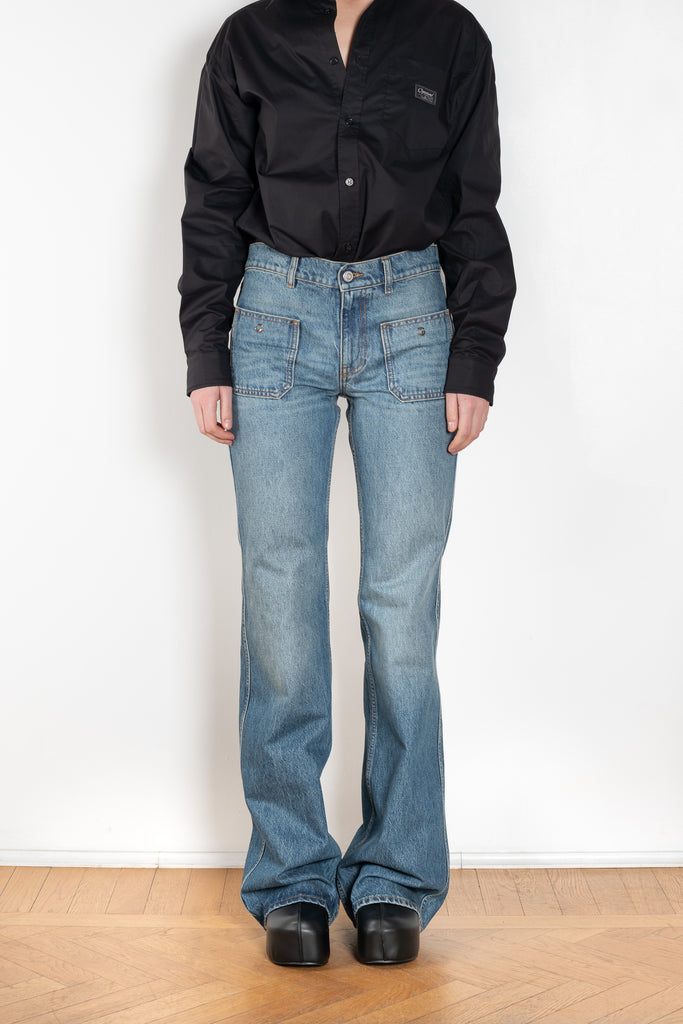 The 4PKT Straight Leg Denim by Coperni is a mid rise jeans with a fitted upper, 4 pockets and a straight leg