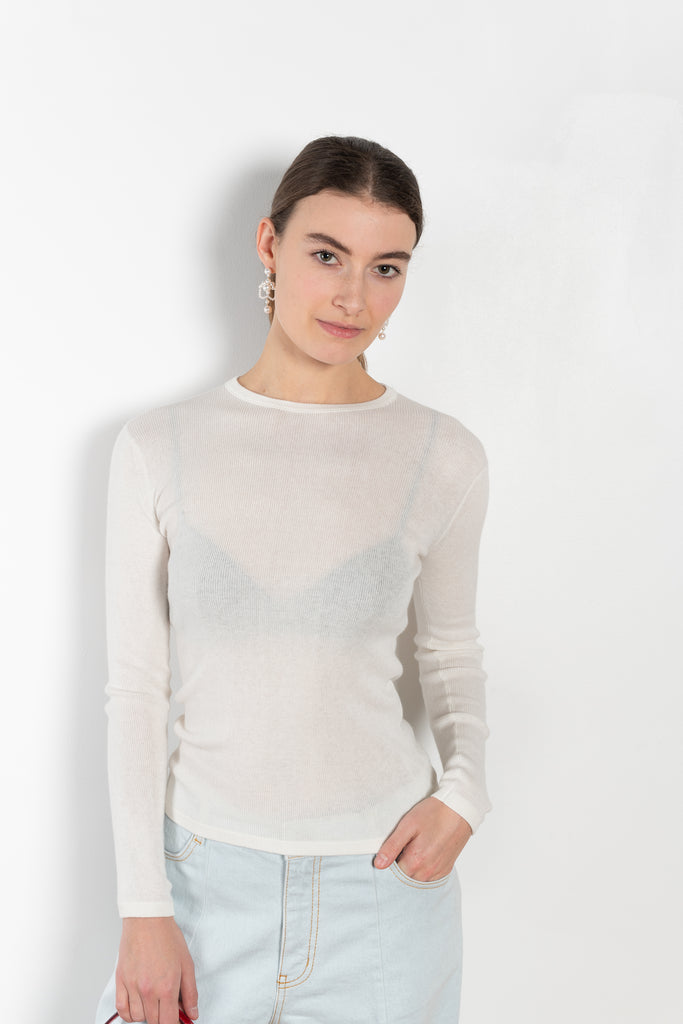 The Vivian Tee by Lisa Yang is a fitted long sleeve knit in a featherlight, fine-knit cashmere blended with cotton, and with a subtle all-over rib