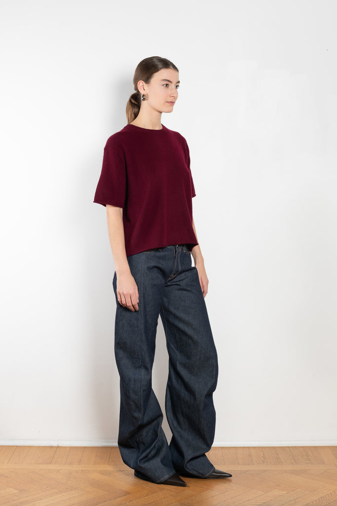 The Cila Tee by LISA YANG is a fine knit cashmere t-shirt with a classic round neck and rolled trim edges