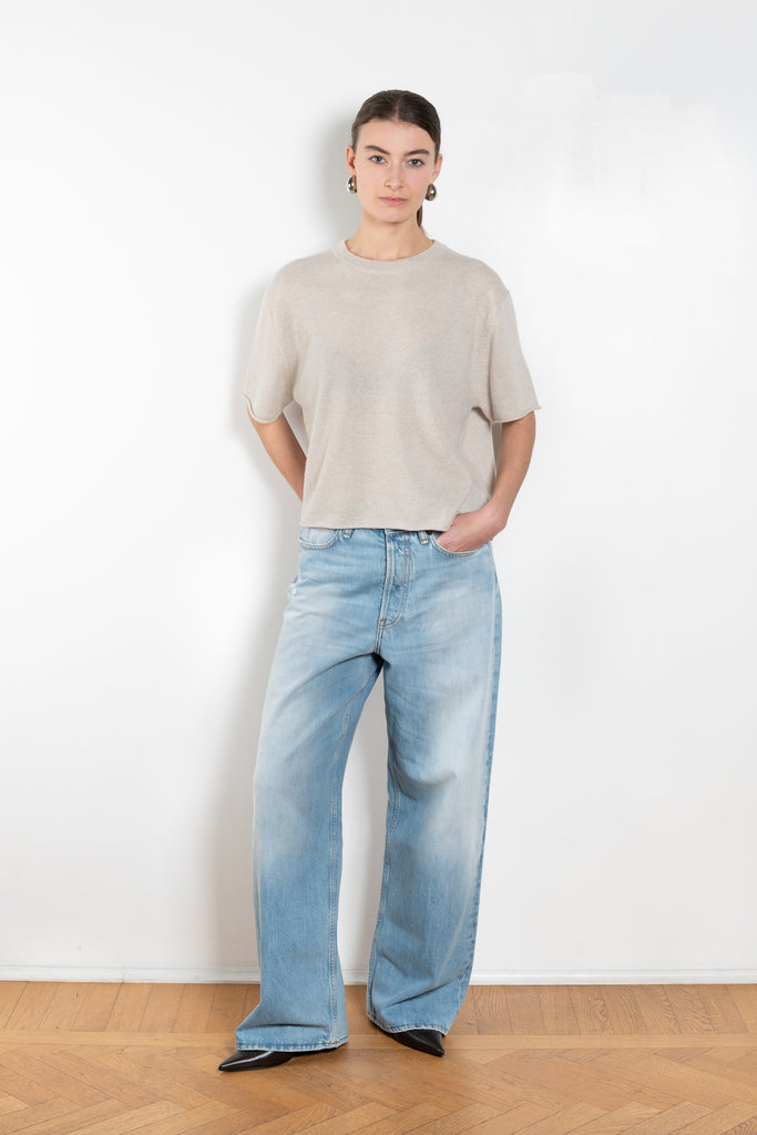 The Cila Tee by LISA YANG is a fine knit cashmere t-shirt with a classic round neck and rolled trim edges