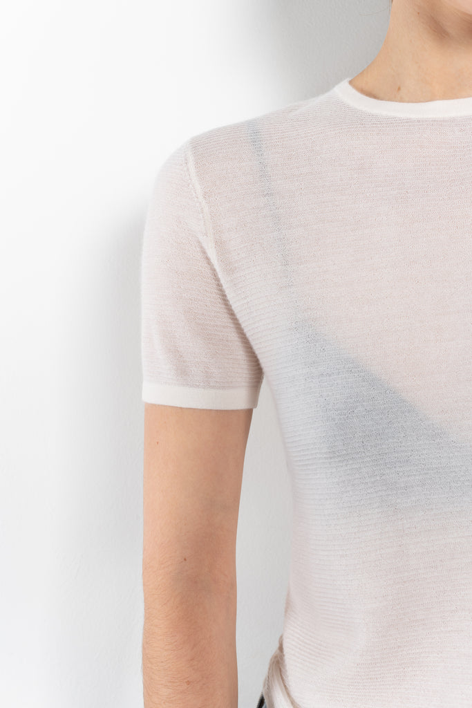 The Ira Tee by LISA YANG is a signature featherlight, fine-knit 18 gauge cashmere t-shirt, detailed by a reverse-horizontal rib