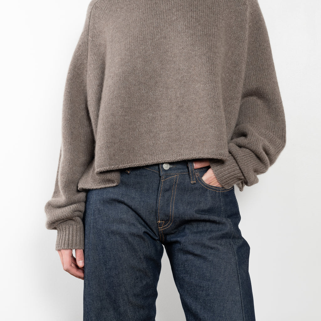 The Karine Sweater by Lisa Yang is a 5 gauge cashmere plain knit with a relaxed, cropped and boxy fit