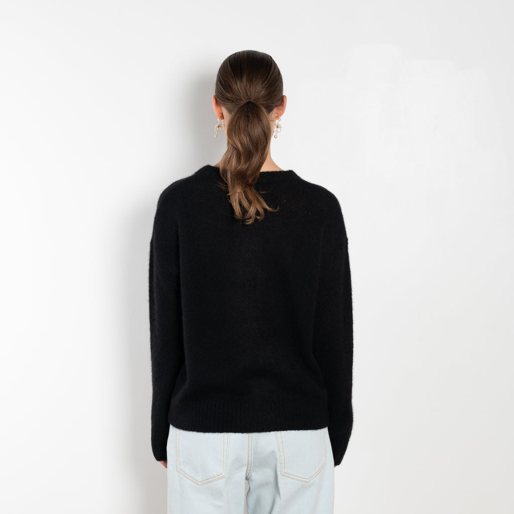 The Lova Sweater by Lisa Yang is a round neck sweater in a relaxed fit in a soft textured cashmere silk blend