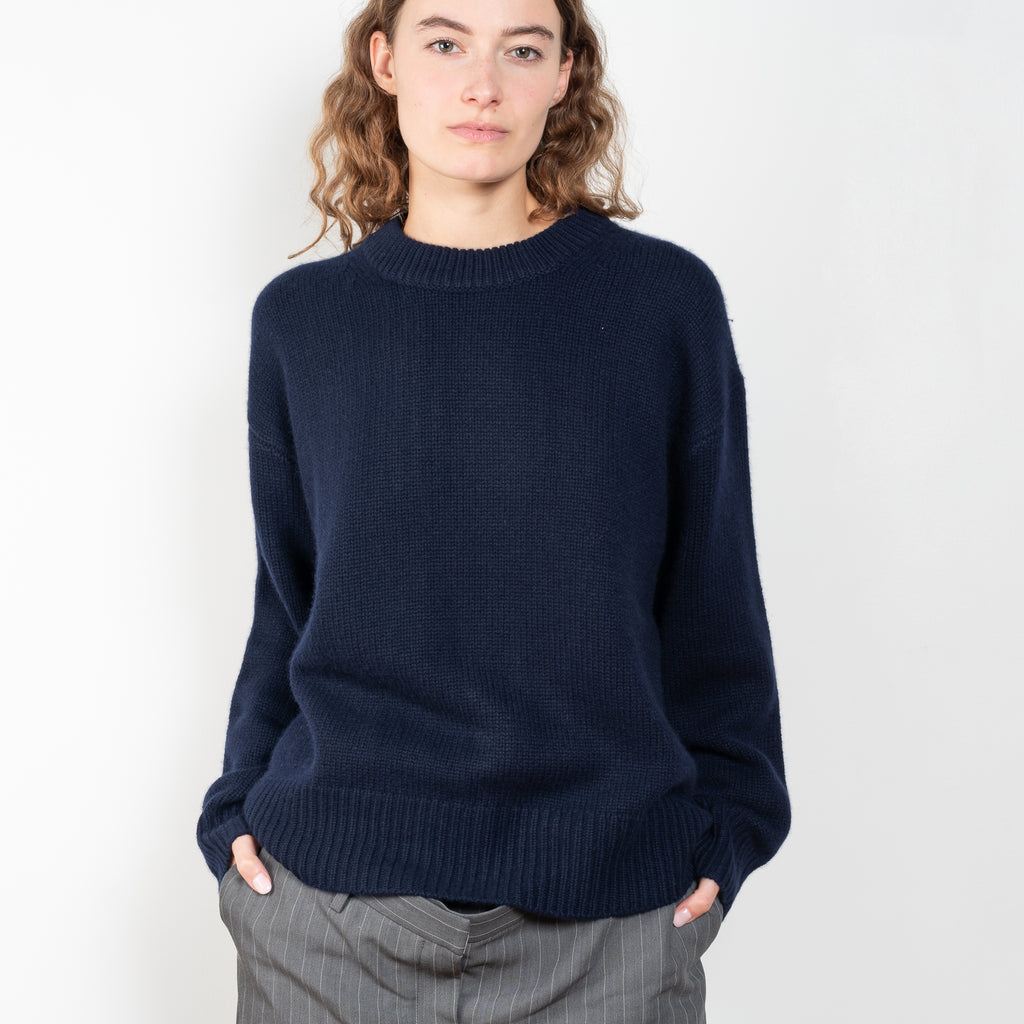 The Renske Sweater by Lisa Yang is a knitted in a 5 gauge plain-knit cashmere with a round neck, elongated sleeves & ribbed trims