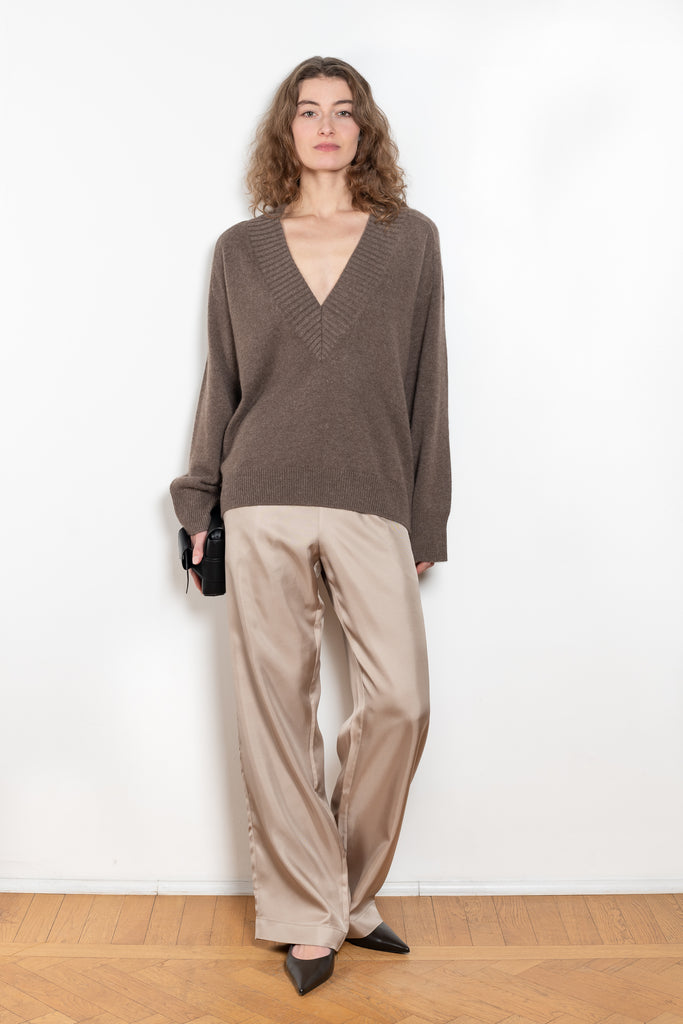 The Alera Trouser by Loulou Studio is a trouser with a relaxed fit in a fluid and lightweight summer silk