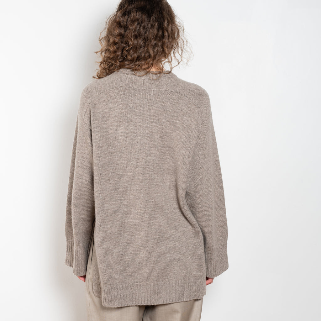 The Safi Sweater by Loulou Studio is an oversized sweater with an ample fit, wide sleeves and ribbed trims in a thicker cashmere