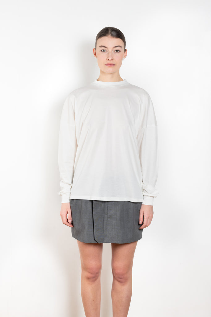 The Oversized Longsleeve Tee by Magda Butrym is an oversized Tshirt with long sleeves and a MB Rose logo in the neck