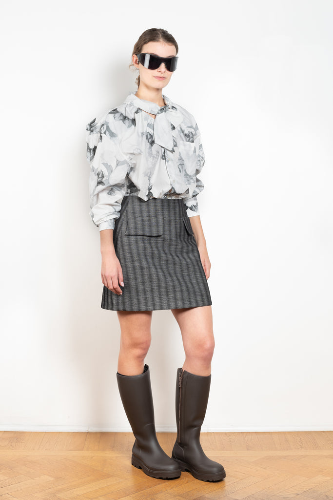 The Boule Shirt with Collar by Meryll Rogge is an oversized shirt with a tie collar and ruffled details on the back in a seasonal floral print