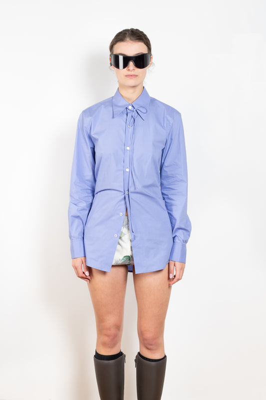 The Slim Fit Shirt by Meryll Rogge is an fitted shirt with a tie detail at the collar in a beautiful lilac cotton