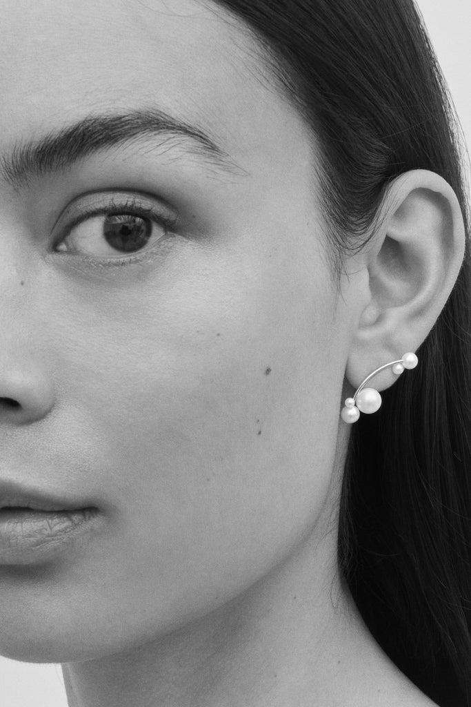 The Stellari Left by Sophie Bille Brahe is a petite version of the Stellari Perle earring with pearls in various sizes placed on a curved gold stem