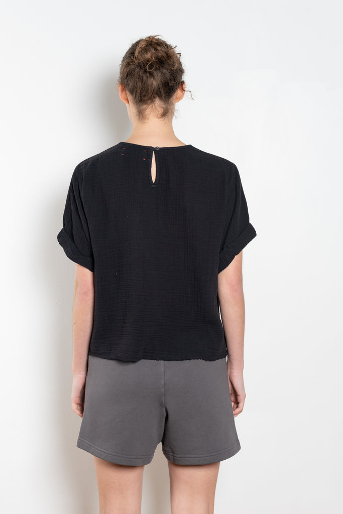 The Carson Top by Xirena is a soft cotton gauze top with a mother of pearl button fastening in the back